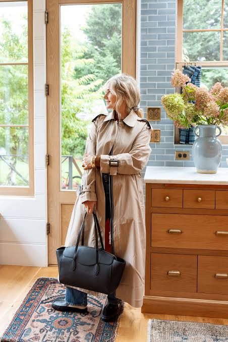 Timeless Beige Trench Coat with Dark Jeans — Brown Coat Outfits