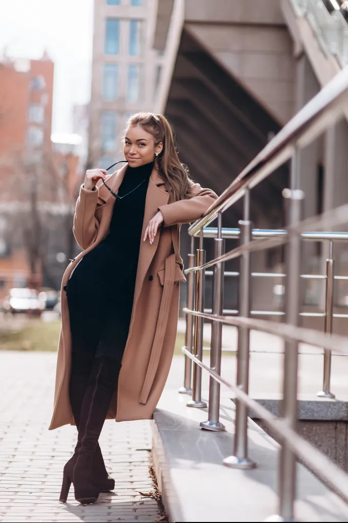 Oversized Camel Coat Paired with a Black Turtleneck Dress Oversized Camel Coat Paired with a Black Turtleneck Dress β Camel Coat Outfits