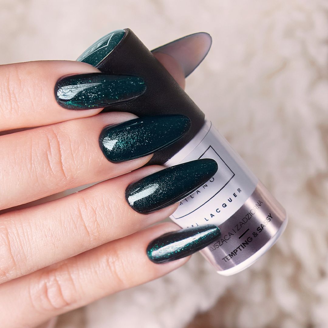 Glossy With Glitter Visual Idea Glossy With Glitter Visual Idea β Dark Green Winter Nails