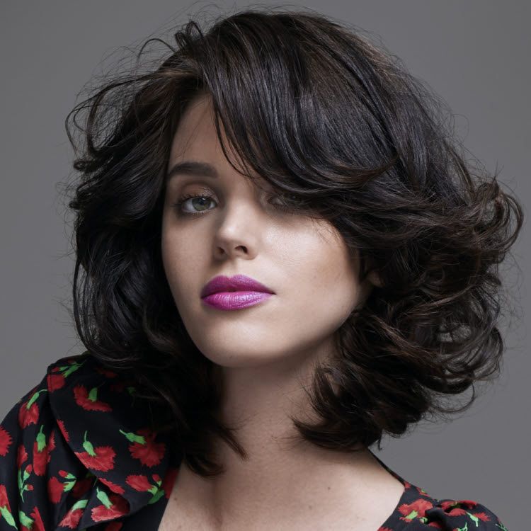Shoulder-Length Waves with Caramel Highlights — Winter Haircuts for Women Over 40