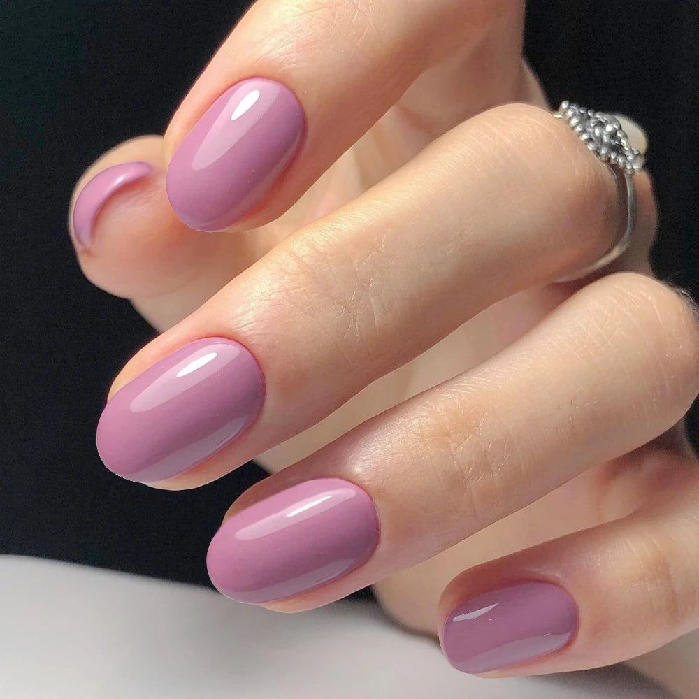 The Single Detail A Reader Notices First Visual Idea The Single Detail A Reader Notices First Visual Idea β Short Winter Oval Nails