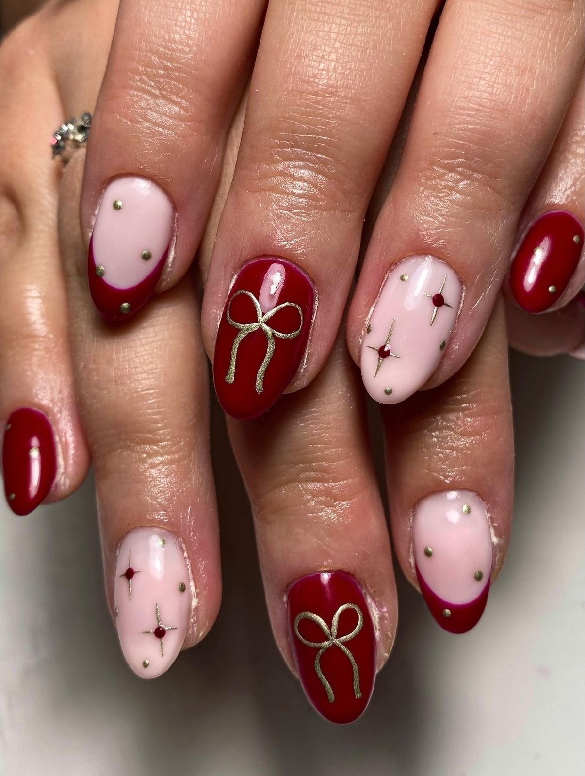 Winter Holiday Visual Idea Winter Holiday Visual Idea β Winter Bow Nails