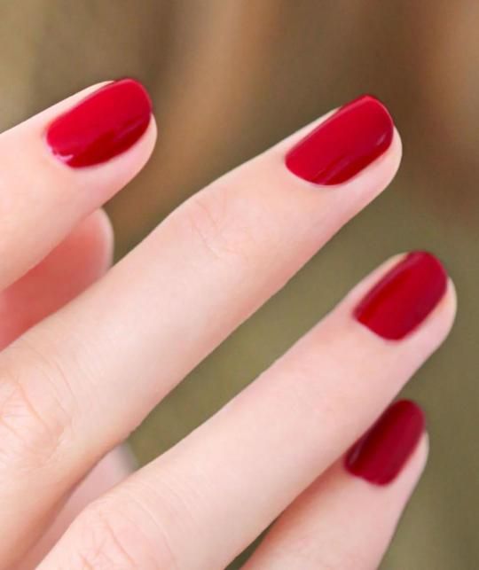 Close-Up Short Oval Bright Red Close-Up Short Oval Bright Red β Cherry Red Nails