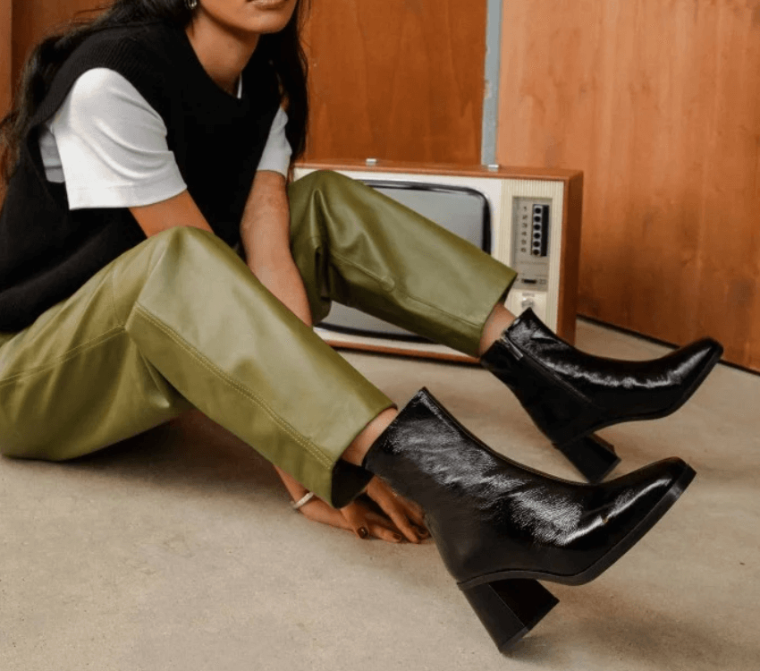 Patent Leather Ankle Boots with Faux Leather Trousers Patent Leather Ankle Boots with Faux Leather Trousers β Ankle Boots Outfits