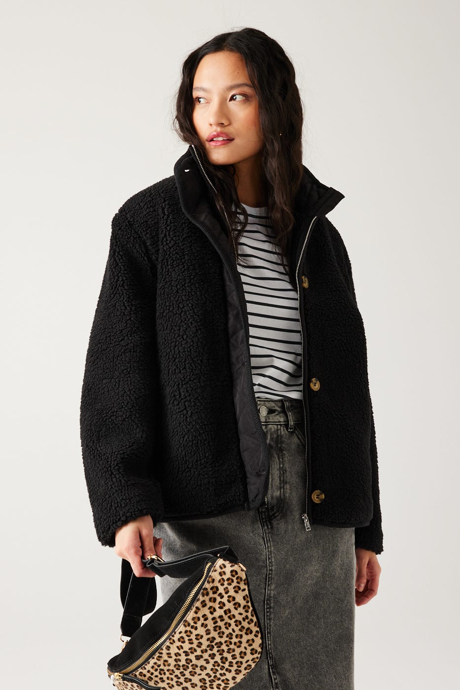 Casual Street Style Outfit Idea — Teddy Coat Outfits