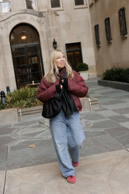 Light Wash Wide-Leg Jeans with a Burgundy Puffer Jacket Light Wash Wide-Leg Jeans with a Burgundy Puffer Jacket β Winter Outfits with Jeans