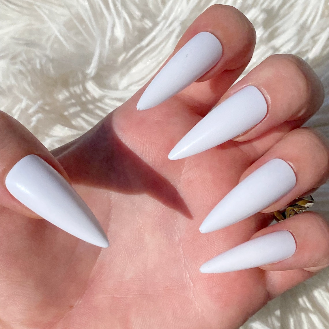 Classic Medium Glossy Black Stilettos Classic Medium Glossy Black Stilettos β Winter Stiletto Nails