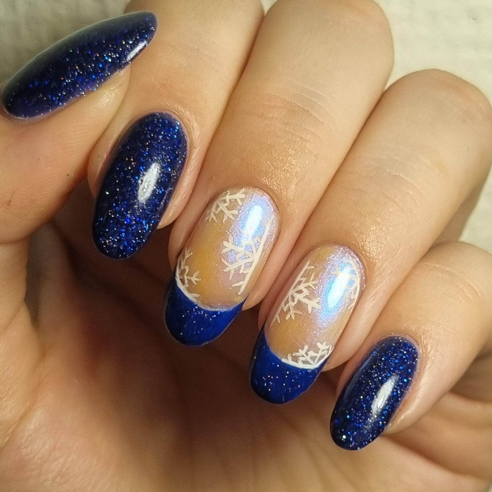 Deep Blue Glitter French Tips with Snowflakes Deep Blue Glitter French Tips with Snowflakes β Winter Nail Art