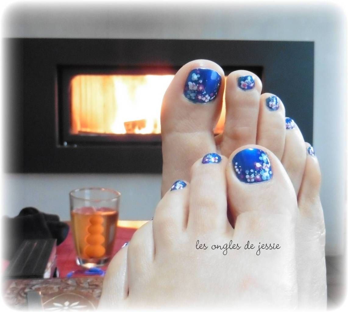 Deep Blue Glitter with Accents — Winter Toe Nails