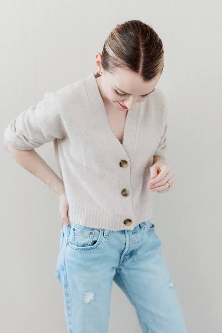 Light Beige Cropped Cardigan with Jeans Light Beige Cropped Cardigan with Jeans โ Cardigan Outfits