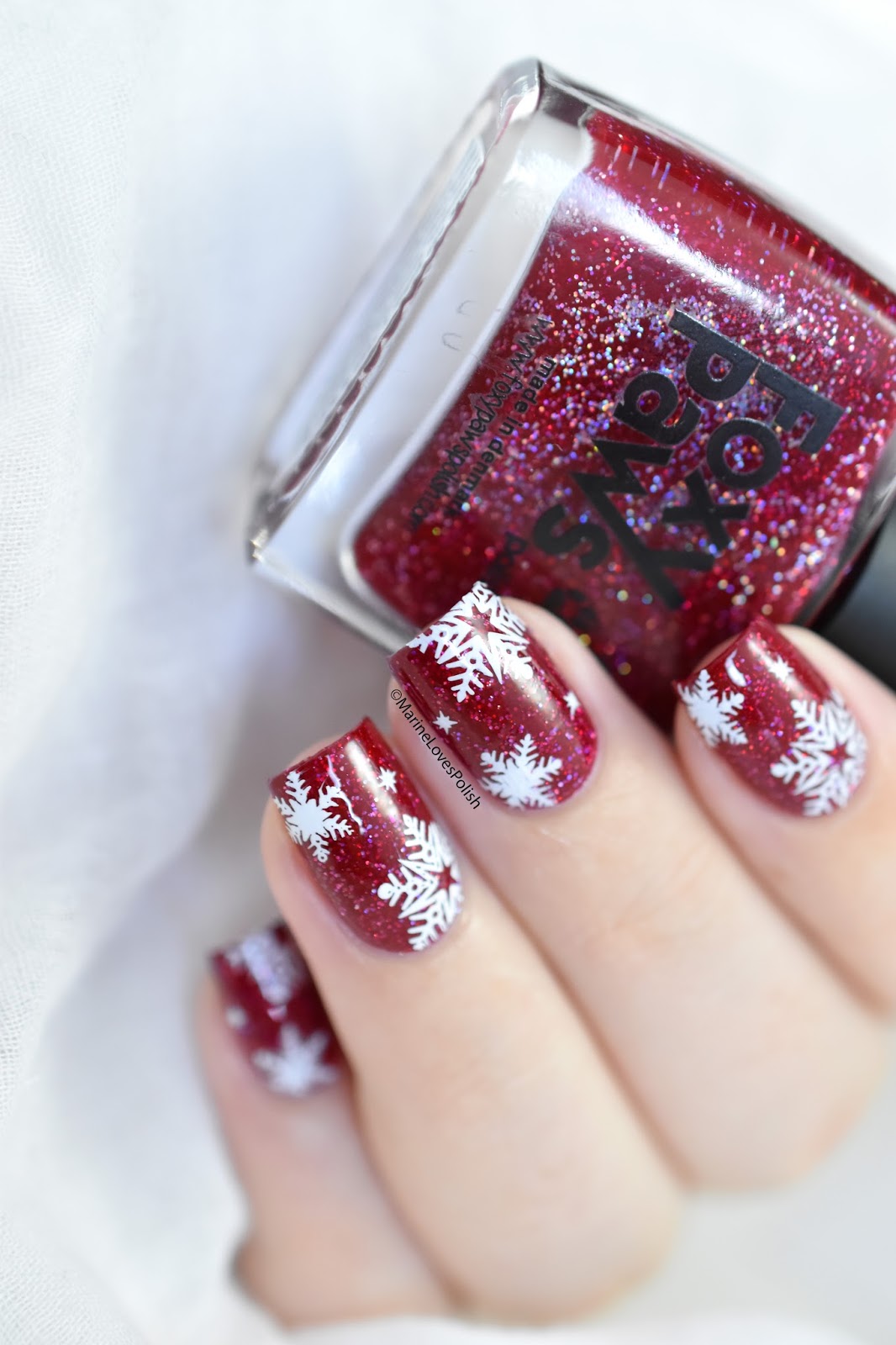 Deep Red Glitter Snowflake Nails Deep Red Glitter Snowflake Nails β Simple Winter Nails