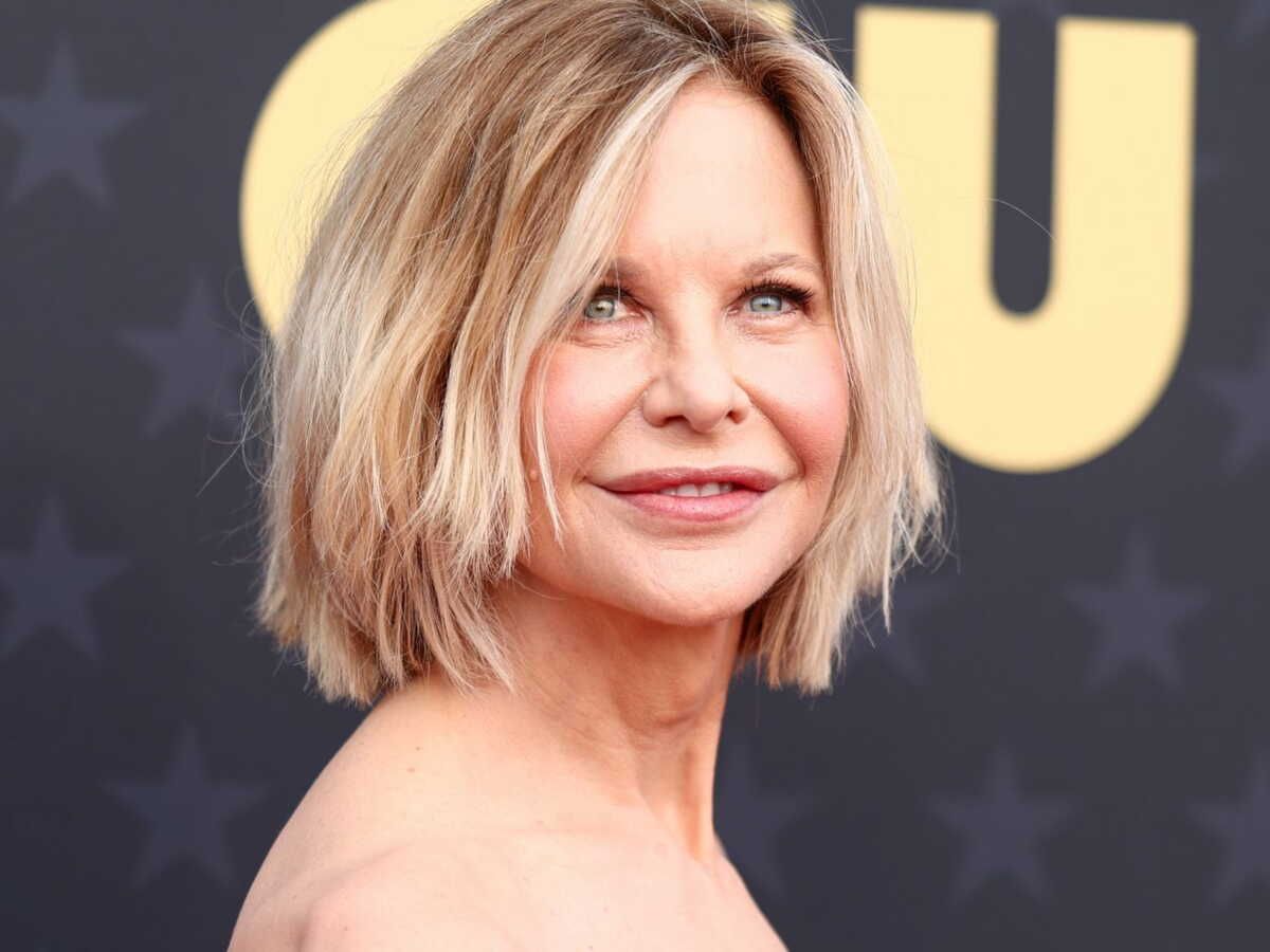 Blonde With Highlights Chin-Length Blunt Bob — Winter Haircuts for Women Over 50
