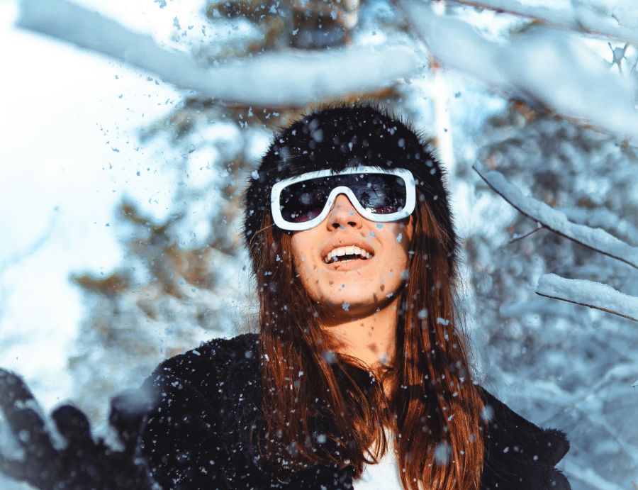 Coordinated Black Ski Suits with White Accents for a Sleek Apres Ski Duo — Apres Ski Outfits