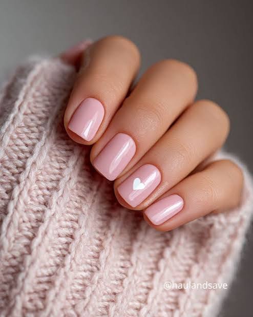Short Rounded Pink With Heart Short Rounded Pink With Heart β Winter Pink Nails