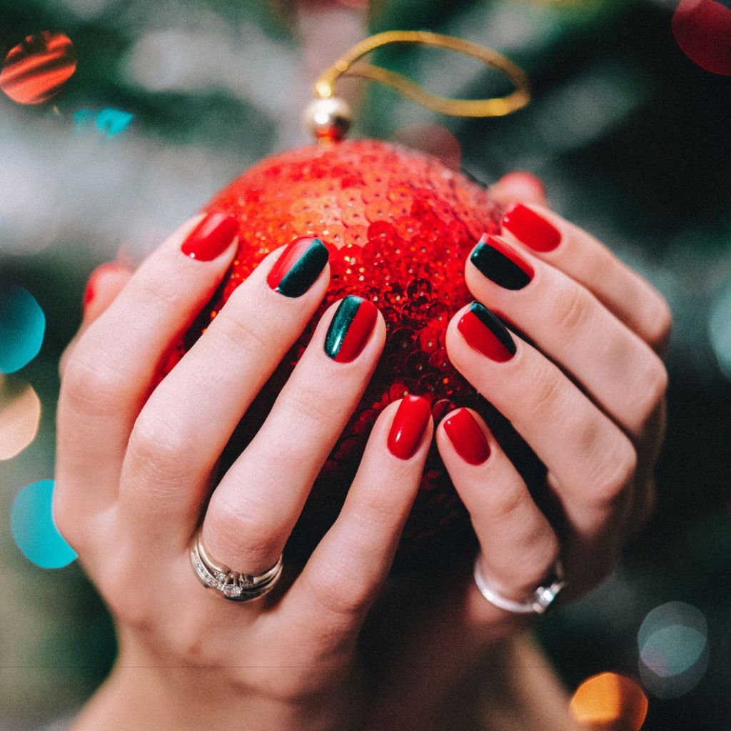 Red and Green Color Block Square Nails Red and Green Color Block Square Nails β Classy Christmas Nails 2026