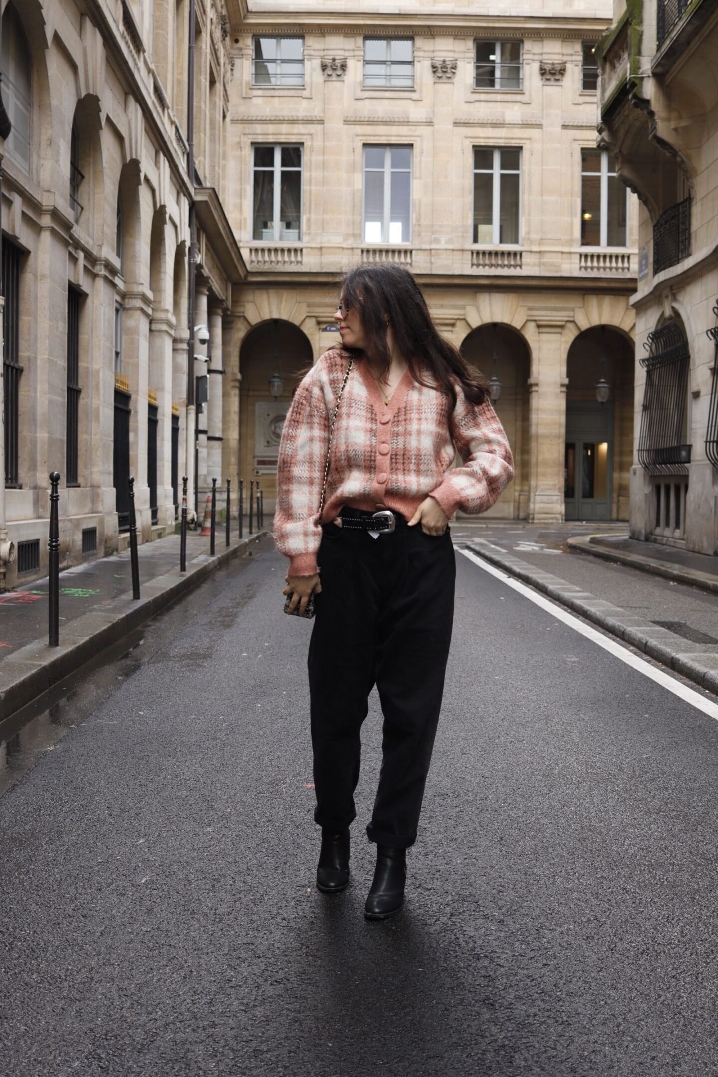 Black Balloon Jeans with a Pink and White Plaid Cardigan Black Balloon Jeans with a Pink and White Plaid Cardigan β Winter Outfits with Jeans