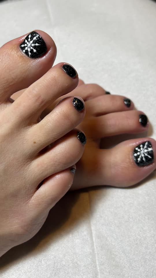 Black and White Snowflake Pedicure Black and White Snowflake Pedicure β Christmas Pedicure 2026