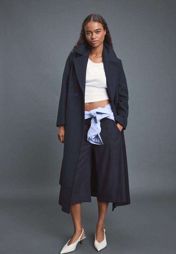Navy Long Coat with White Crop Top and Blue Shirt Detail Navy Long Coat with White Crop Top and Blue Shirt Detail β Long Coat Outfits