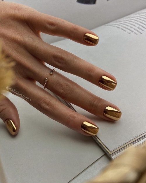 Mirror Chrome Yellow Gold Short Nails Mirror Chrome Yellow Gold Short Nails โ Winter Nail Colors for Women Over 40