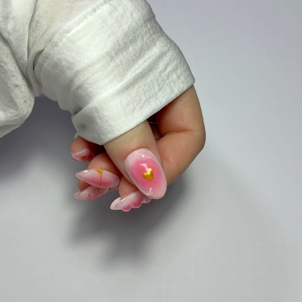 Pale Pink Aura with Gold Heart Pale Pink Aura with Gold Heart β Winter Aura Nails