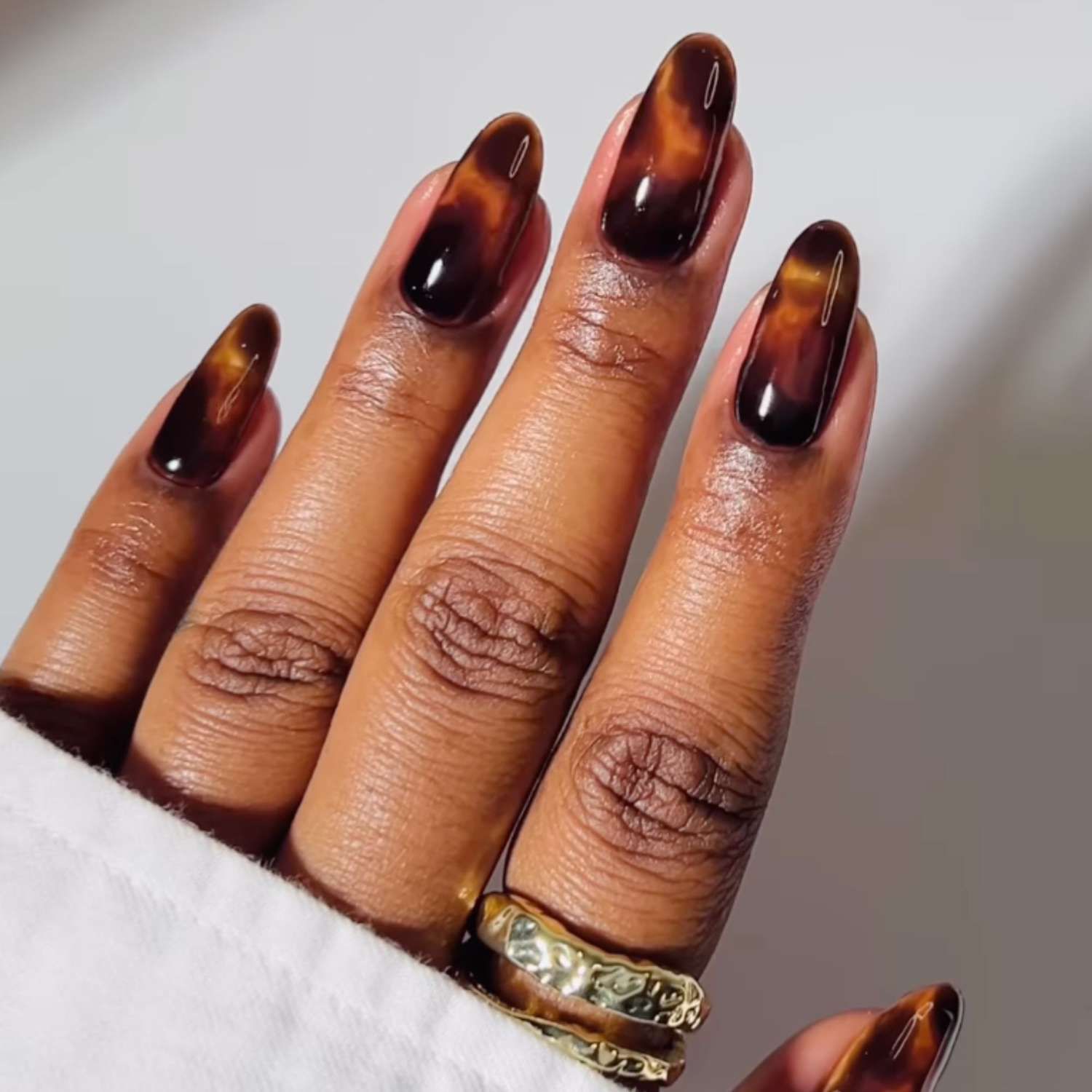 Glossy Tortoiseshell Swirls Glossy Tortoiseshell Swirls โ Classy Winter Nails