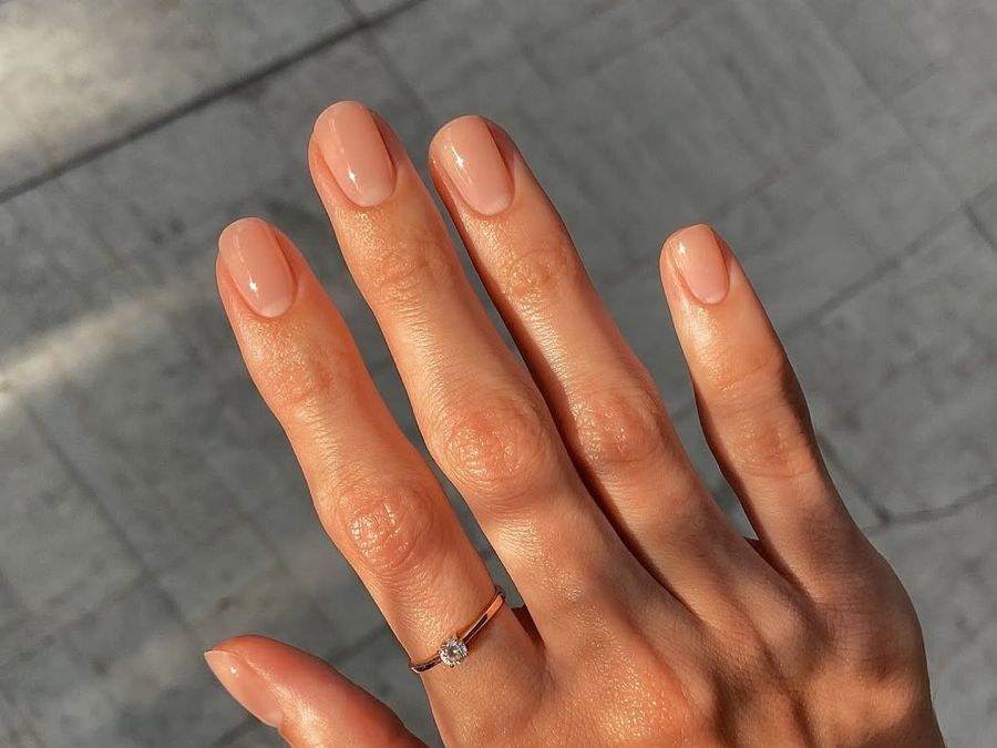 Flawless Sheer Nude Pink Flawless Sheer Nude Pink β Short Winter Round Nails