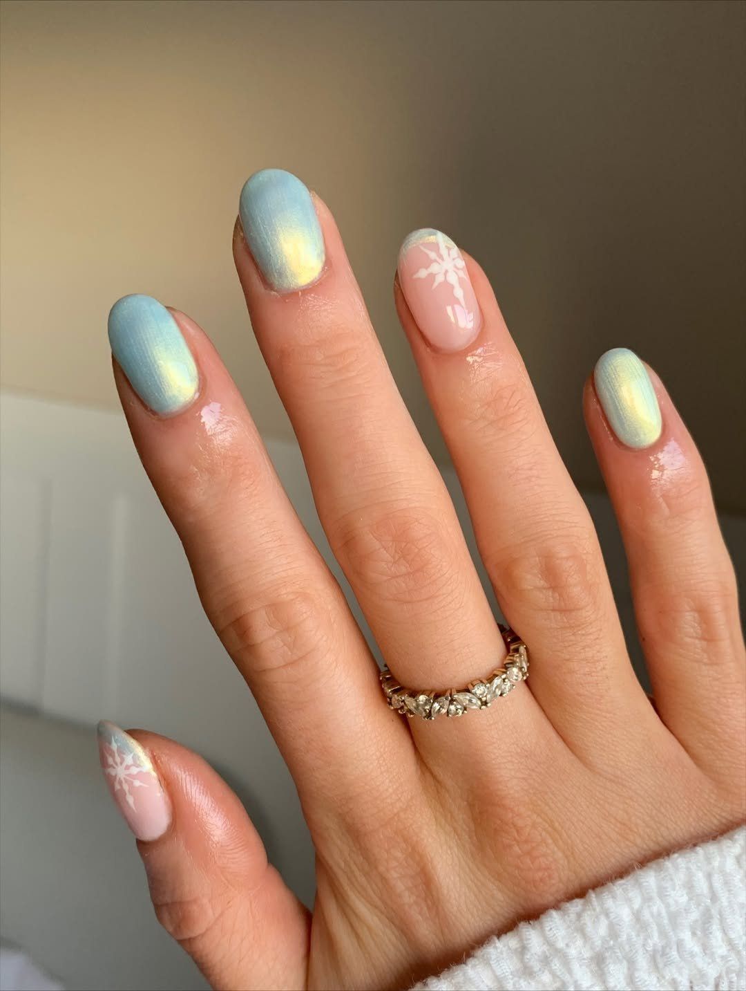 Short Pink Snowflakes Shimmer Tips — Pastel Winter Nails