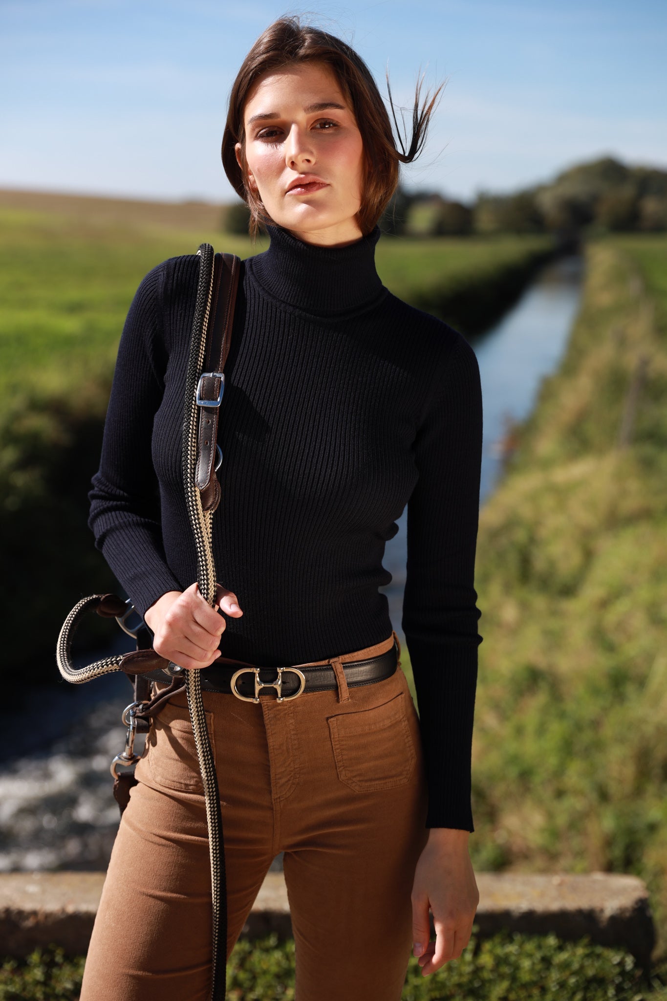 Black Turtleneck with Brown Corduroy Pants and Belt — Turtleneck Outfits