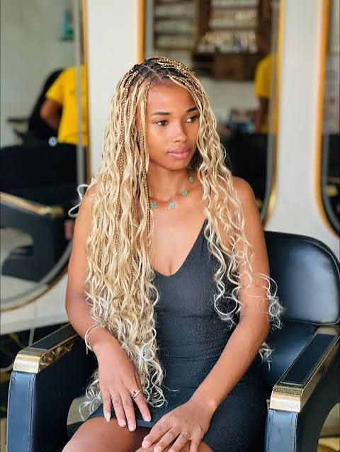 Blonde Knotless Braids With Wavy Curls Blonde Knotless Braids With Wavy Curls β Winter Knotless Braids