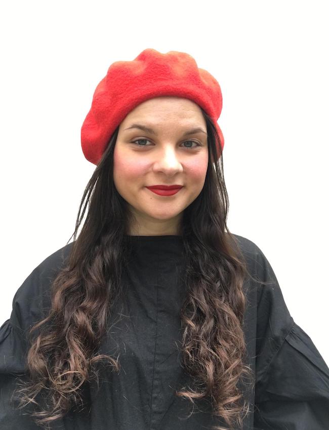 Bold Red Felt Beret with a Simple Black Long Sleeve Top Bold Red Felt Beret with a Simple Black Long Sleeve Top β Beret Outfits