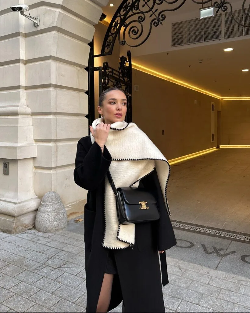 Minimalist Black Coat with Oversized Scarf and Gold Hardware Minimalist Black Coat with Oversized Scarf and Gold Hardware β Old Money Winter Outfits