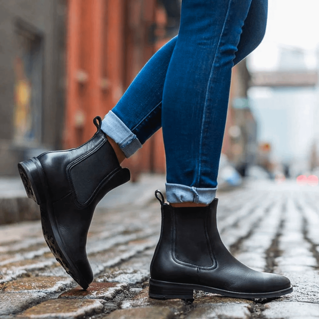 Timeless Appeal: Classic Chelsea Boots with Cuffed Jeans Timeless Appeal: Classic Chelsea Boots with Cuffed Jeans β Chelsea Boots Outfits