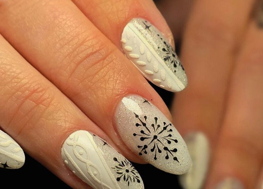 White Knit Pattern Snowflake Nails White Knit Pattern Snowflake Nails β New Years Acrylic Nails 2027