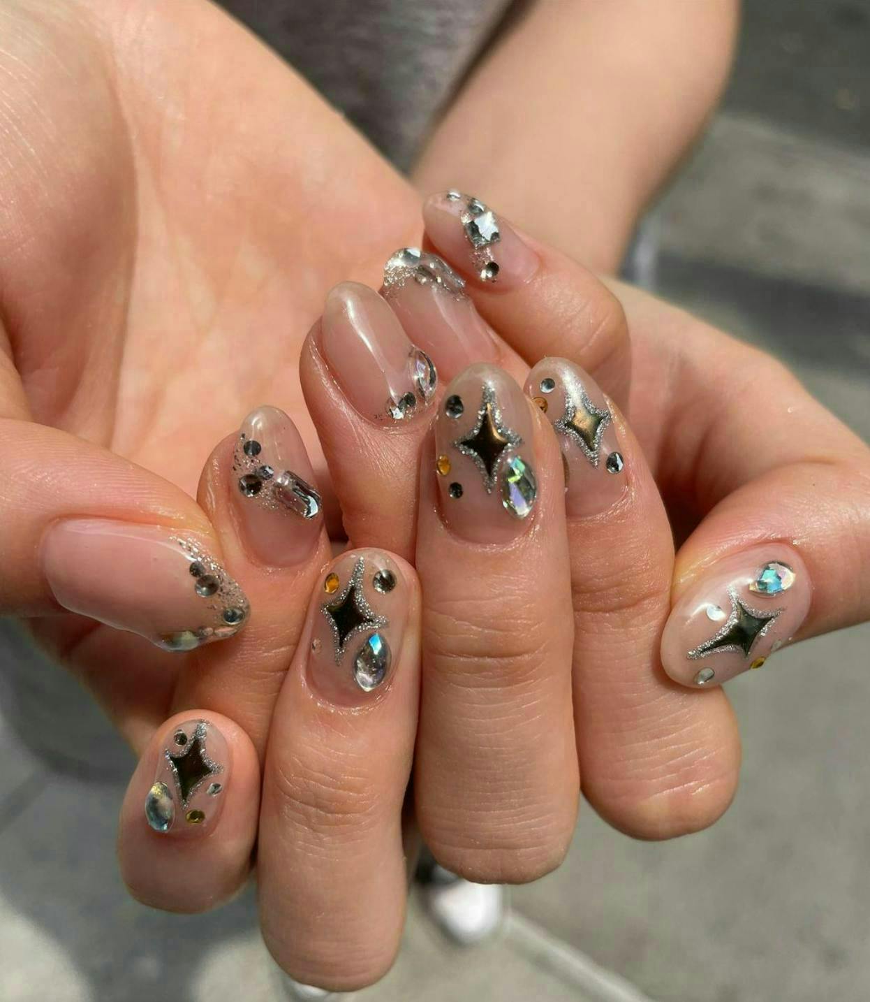 Les meilleurs idΓ©es de Nail Art quand on a les ongles courts