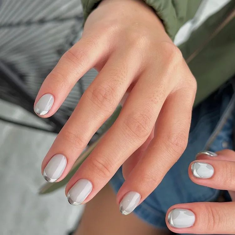 Silver Tip Cool Gray Oval — Winter Gray Nails