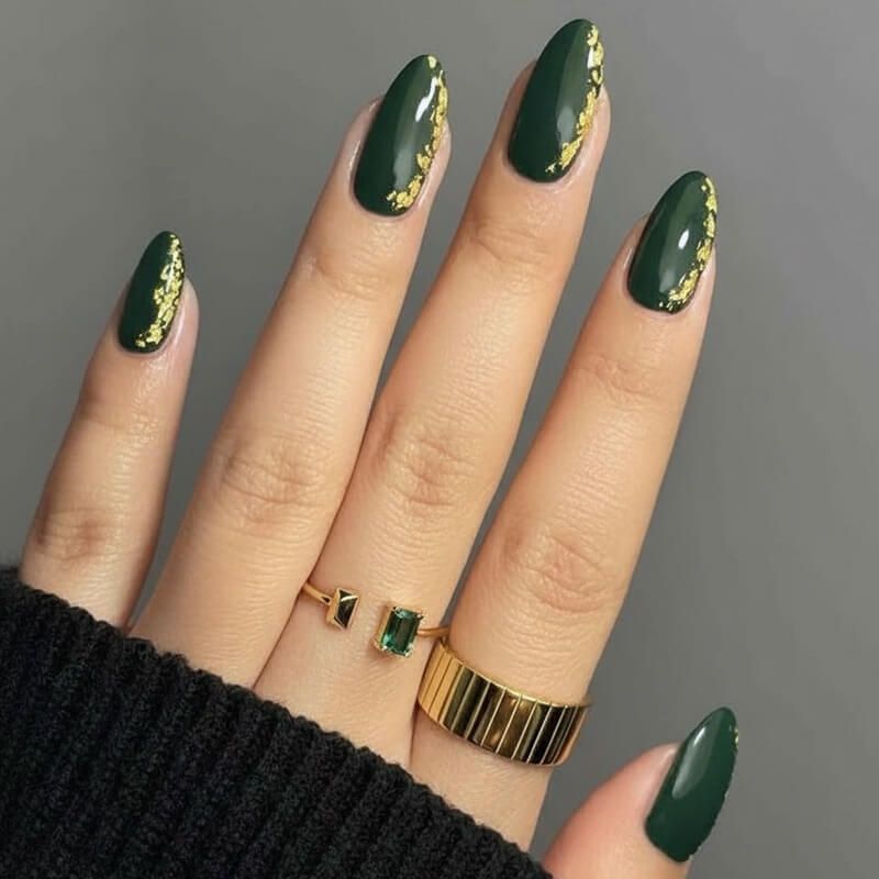 Forest Green with Gold Leaf Luxury Forest Green with Gold Leaf Luxury โ Winter Green Nails