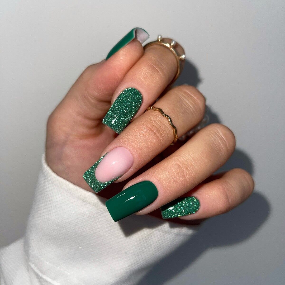 Visual Idea Visual Idea β Dark Green Winter Nails