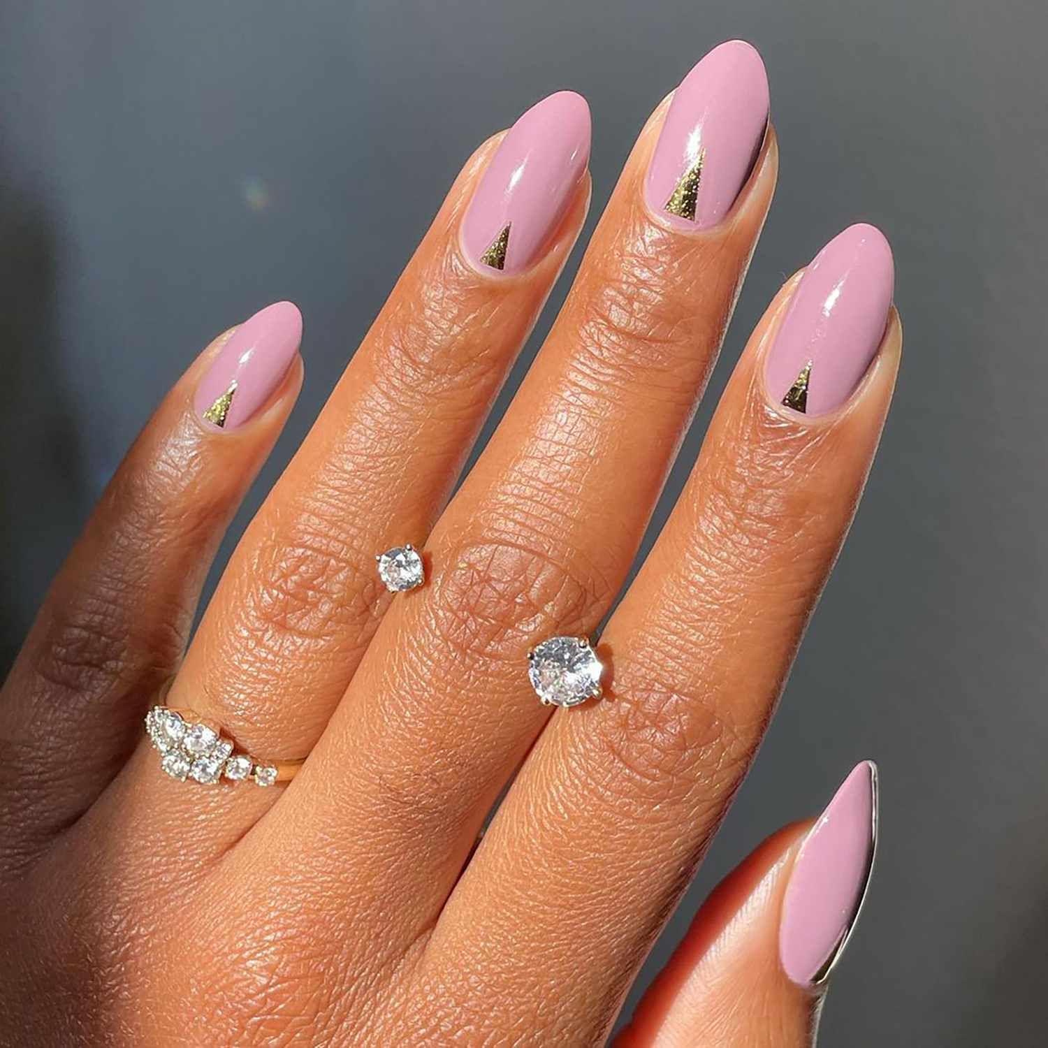 Dusty Pink Gold Triangle Stiletto Nails Dusty Pink Gold Triangle Stiletto Nails β Winter Nail Colors for Dark Skin