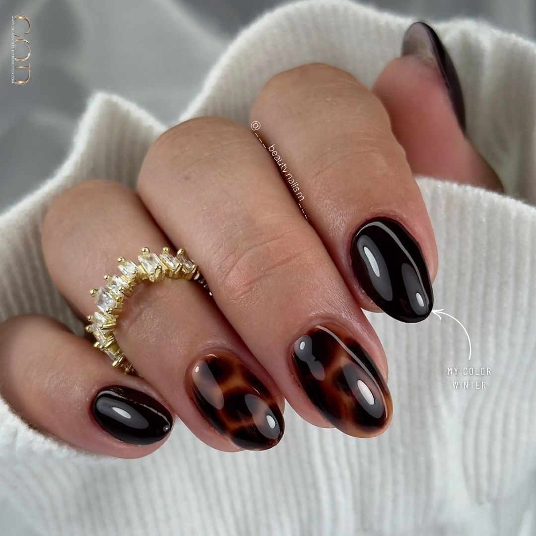 Tortoiseshell Pattern On Accent Nails Visual Idea Tortoiseshell Pattern On Accent Nails Visual Idea β Short Winter Oval Nails