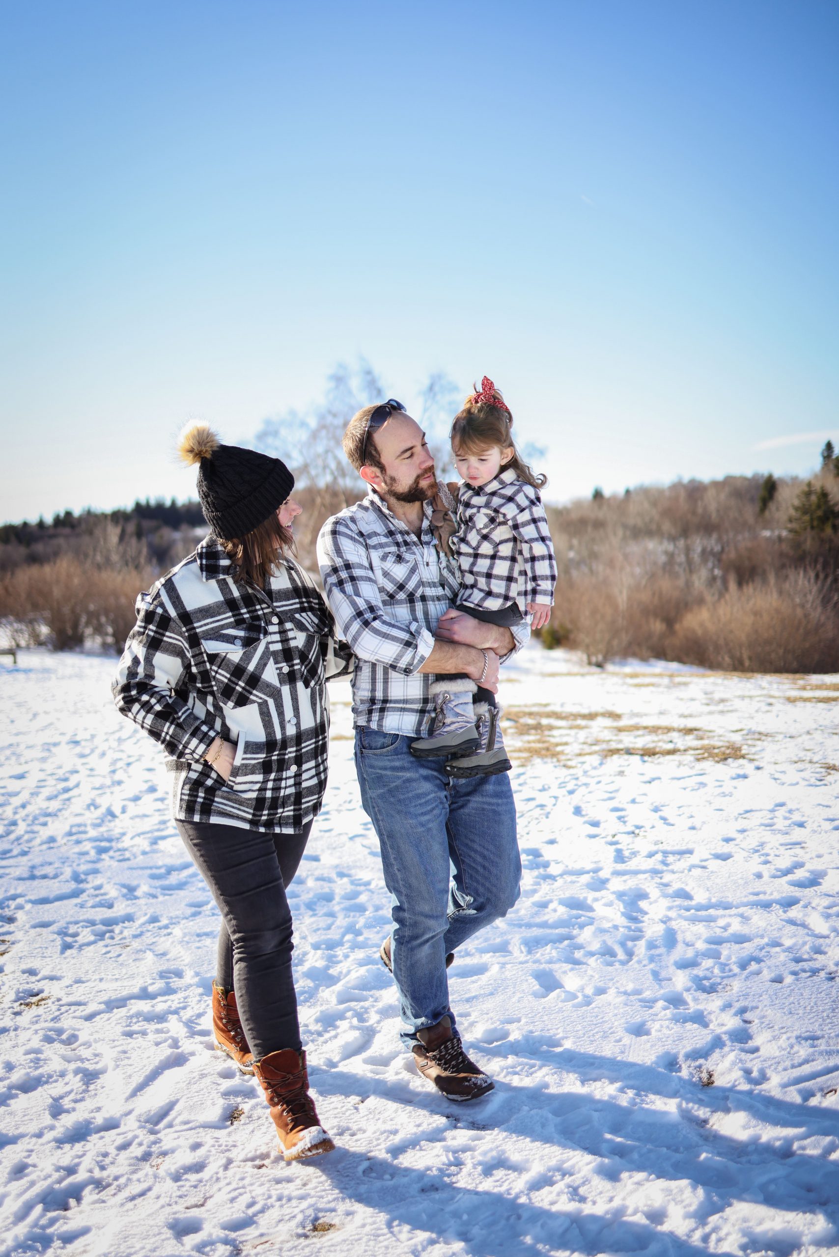 Plaid Shirts and Jeans for a Casual Family Photo — Winter Family Photo Outfits
