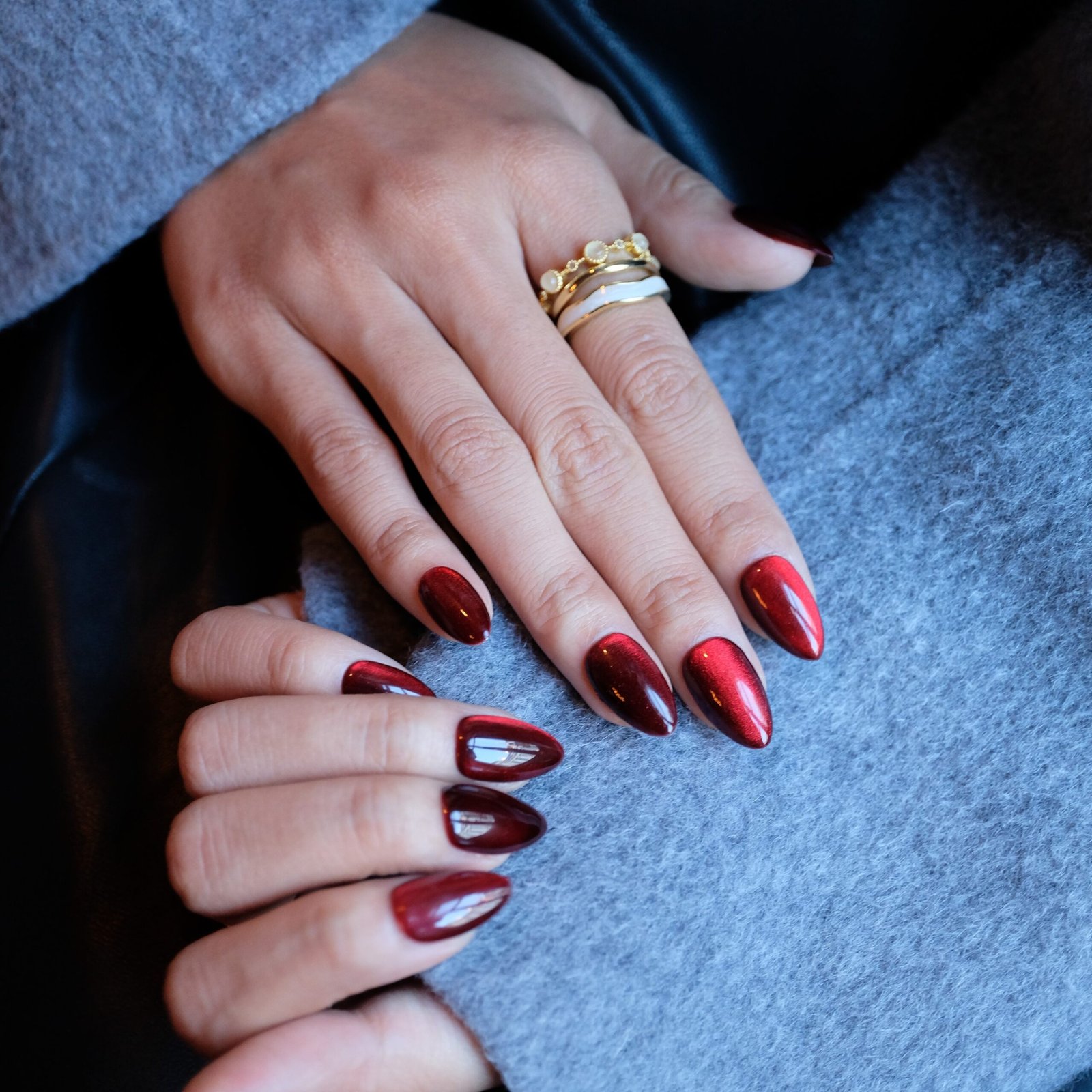 Deep Red Glossy Cat-Eye Almond Nails Deep Red Glossy Cat-Eye Almond Nails β Velvet Nails