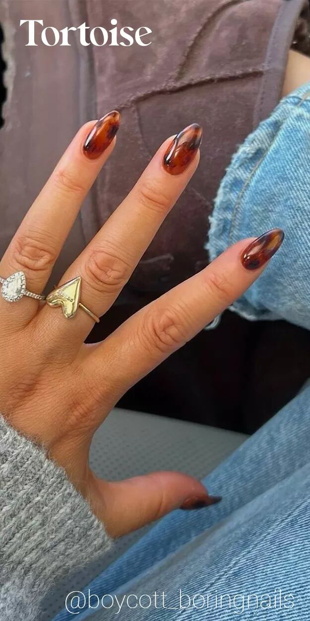 Glossy Tortoiseshell Pattern Medium Almond Glossy Tortoiseshell Pattern Medium Almond β Everyday Winter Nails