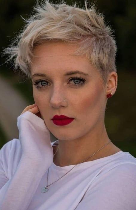 Messy Platinum Blonde Pixie With Wispy Bangs Messy Platinum Blonde Pixie With Wispy Bangs β Winter Hairstyles