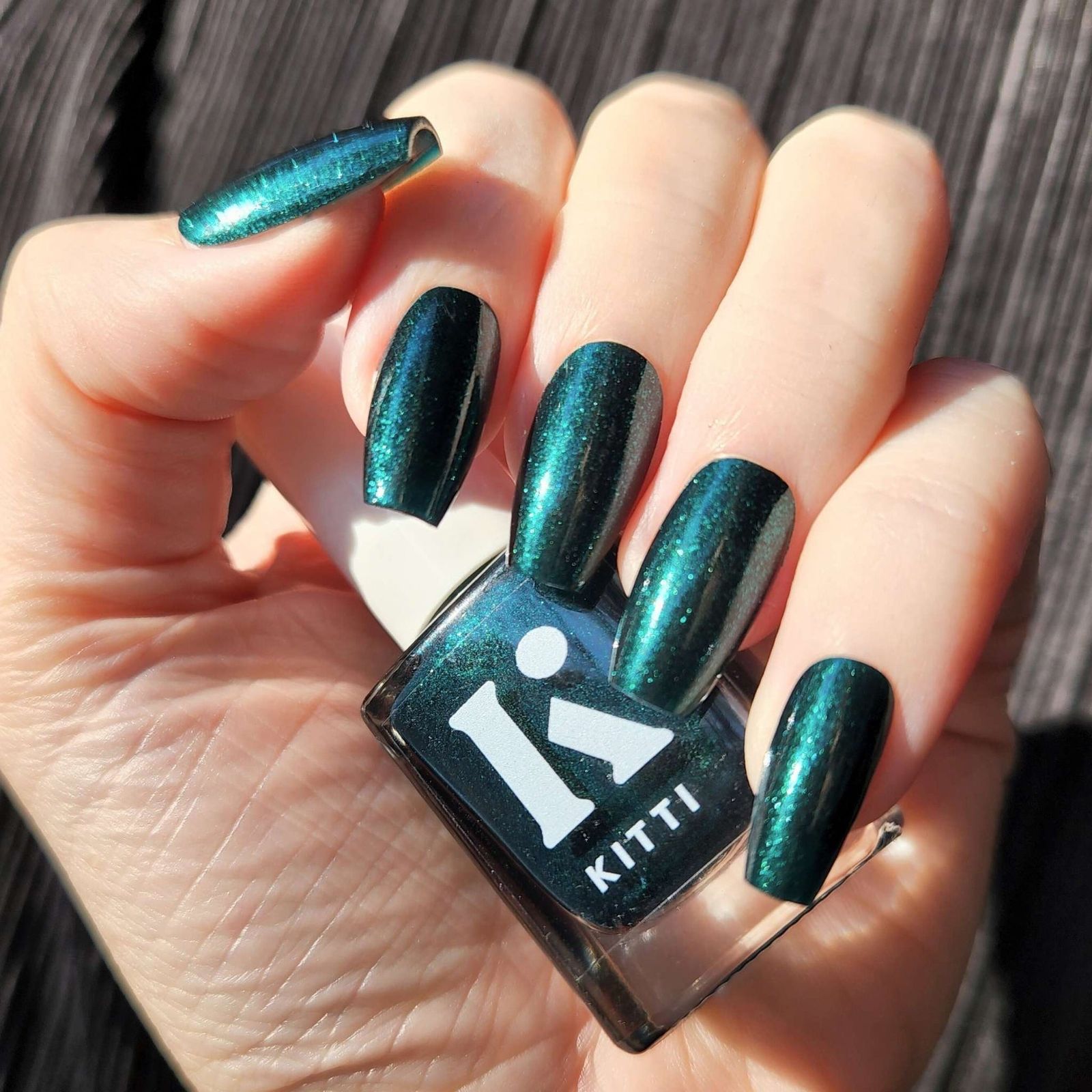 Short Oval Glitter Jelly Emerald — Emerald Green Nails