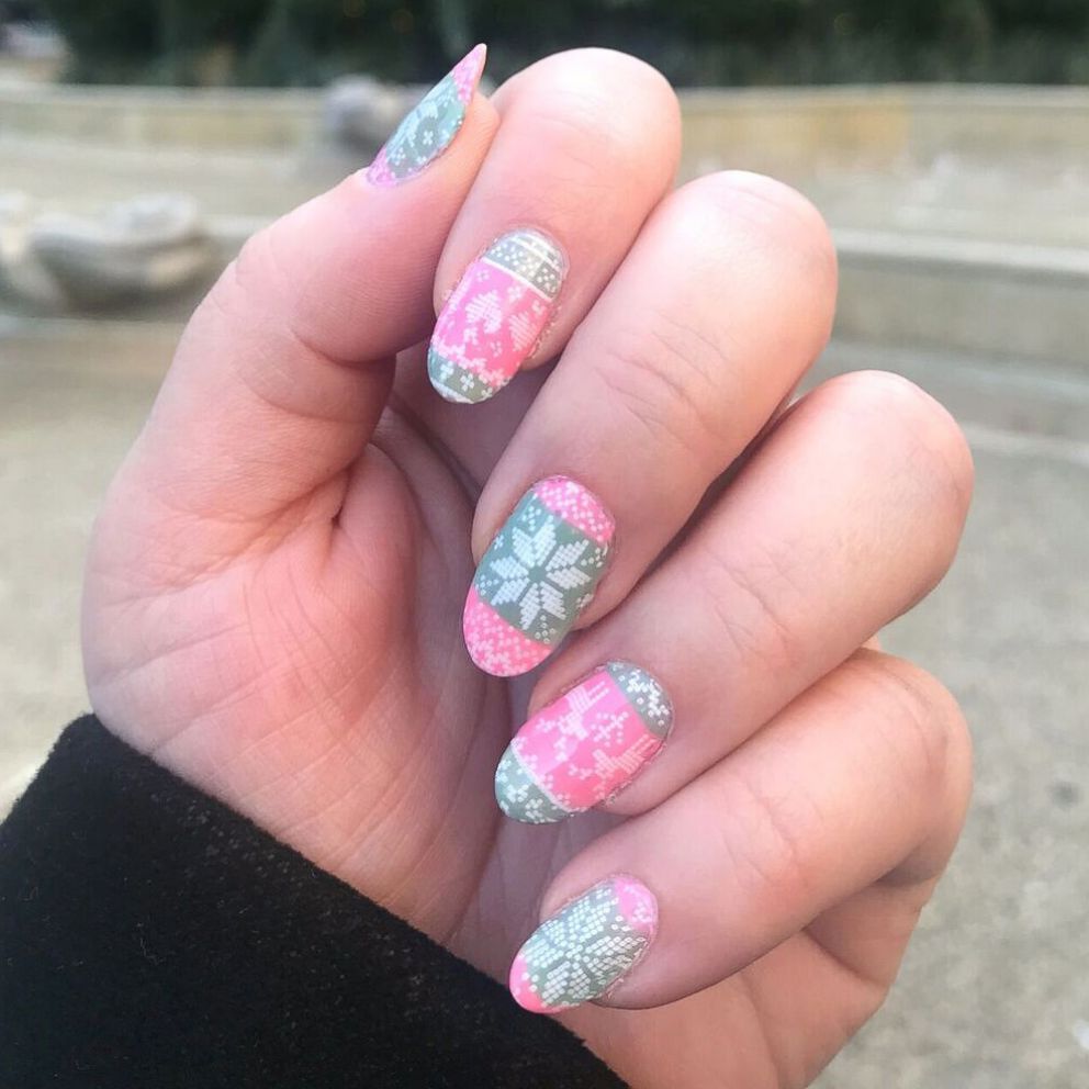 Winter Holiday Visual Idea Winter Holiday Visual Idea β Sweater Nails