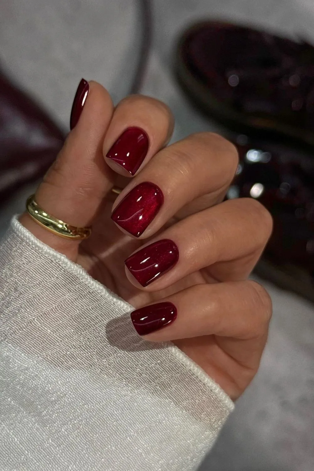 Mesmerizing Burgundy Cat-Eye Nails Mesmerizing Burgundy Cat-Eye Nails β Winter Square Nails