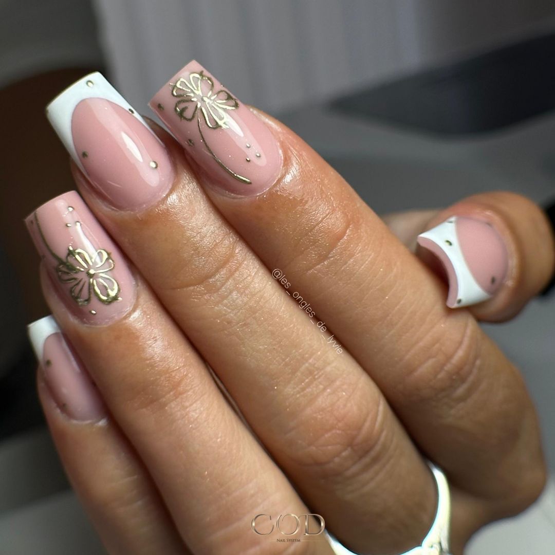Gold Foil Bows And Dots On Accent Nails Visual Idea Gold Foil Bows And Dots On Accent Nails Visual Idea β Winter Wedding Guest Nails