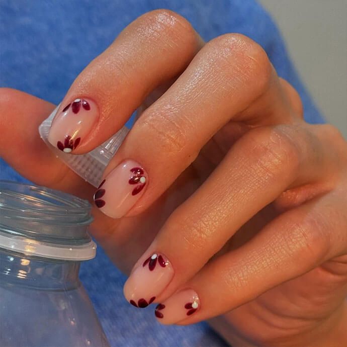 Glossy Visual Idea Glossy Visual Idea โ Classy Winter Nails