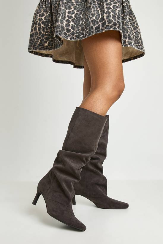 Leopard Mini Skirt Meets Dark Grey Slouchy Boots Leopard Mini Skirt Meets Dark Grey Slouchy Boots β Slouchy Boots Outfits
