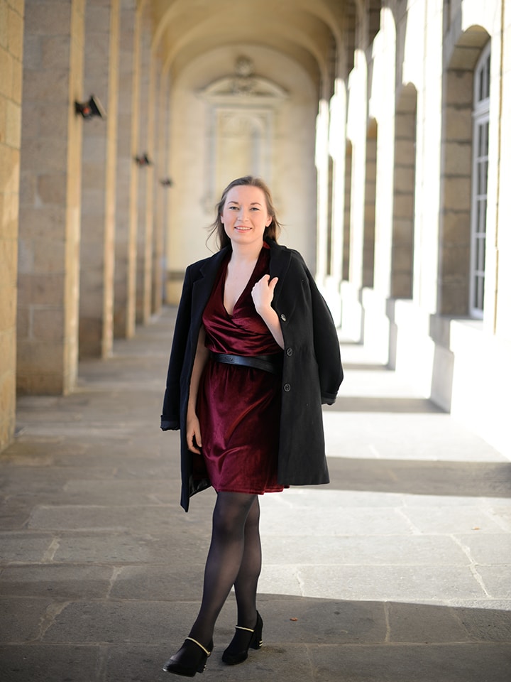 Burgundy Velvet Wrap Dress for a Festive Winter Gathering Burgundy Velvet Wrap Dress for a Festive Winter Gathering β December Outfits